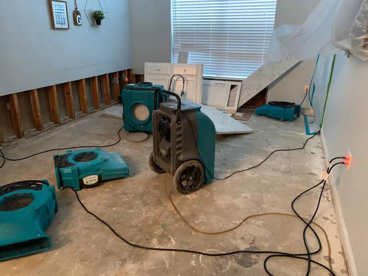 Dehumidifier in flood-cut room for Water Damage Restoration in Norway